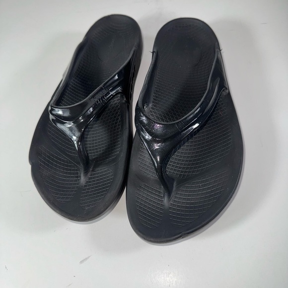 Oofos WOMEN'S OOLALA LUXE SANDAL - Black size W-8 - Picture 5 of 10